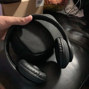 Black Wireless Headphones